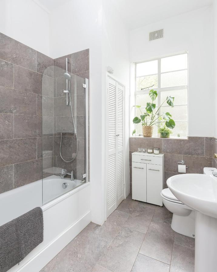 Chic 1 Bedroom Apartment In Bloomsbury, Sleeps 4 London Exterior foto